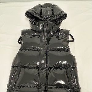 Aritzia TNA Superpuff Vest in Lacquer Black- Size XS
